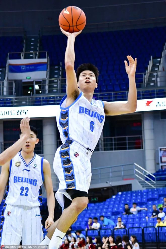 夏季联赛最新形势：北京首钢高居榜首，俄克拉荷马城雷霆强势追赶，冠军归属成迷的简单介绍